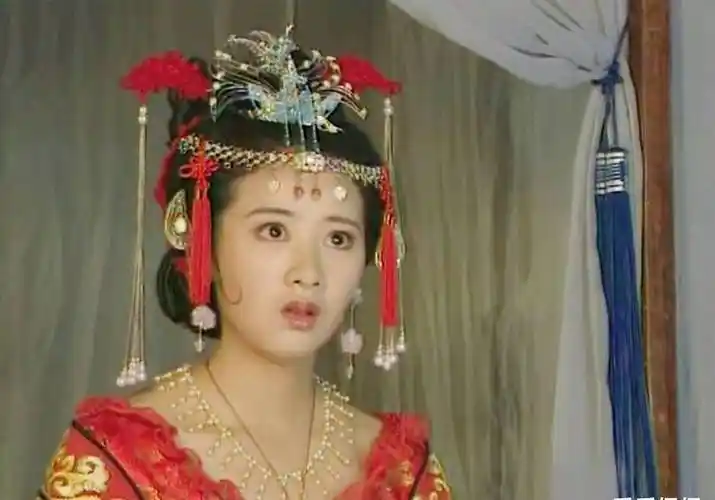 《上错花轿嫁对郎》相信大家都有看过,里面的反派角色方小巧不知道