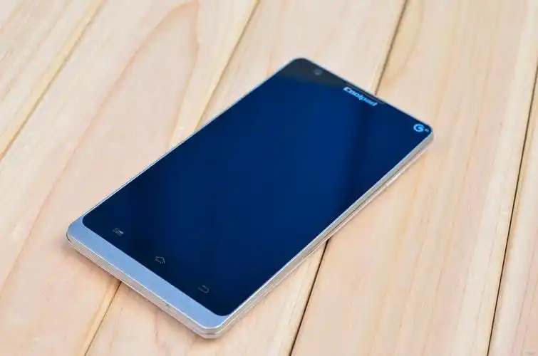 td定制720p高清大屏 酷派8720影音娱乐体验