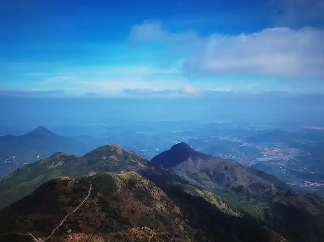 广东汕尾海丰莲花山位于广东省汕尾市海丰县西北部7公里处,主峰海拔