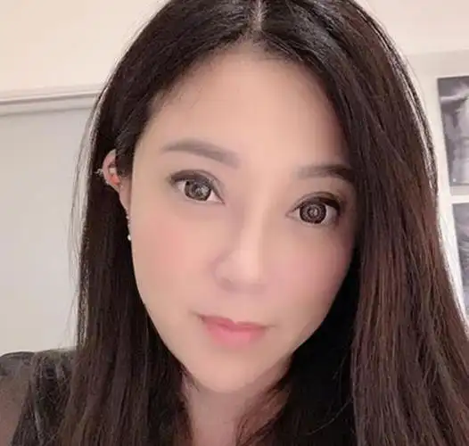 49岁傅明宪近照变化太大认不出,最美郭芙豪门梦碎整得面目全非