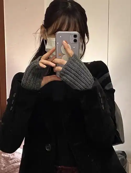 求美女对镜自拍