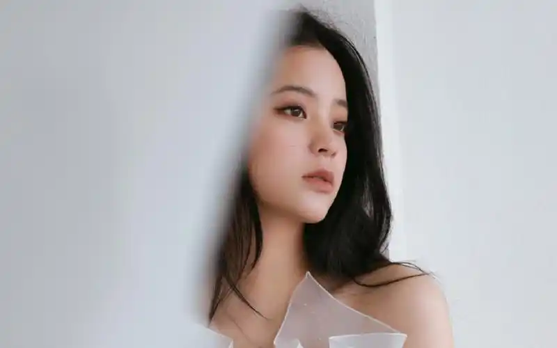 性感美女明星欧阳娜娜高清桌面壁纸