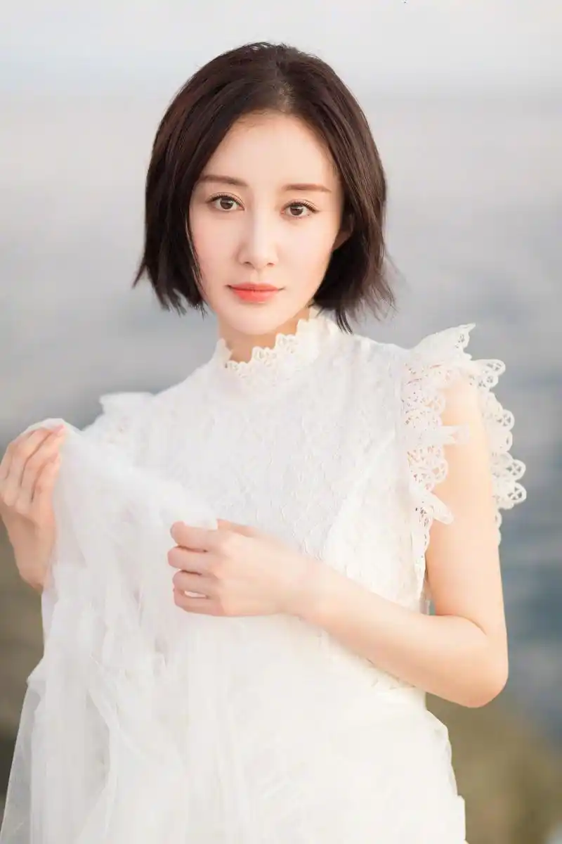 舒畅剪波波头高级又时髦,31岁嫩回20岁少女,为何你剪却变土大妈