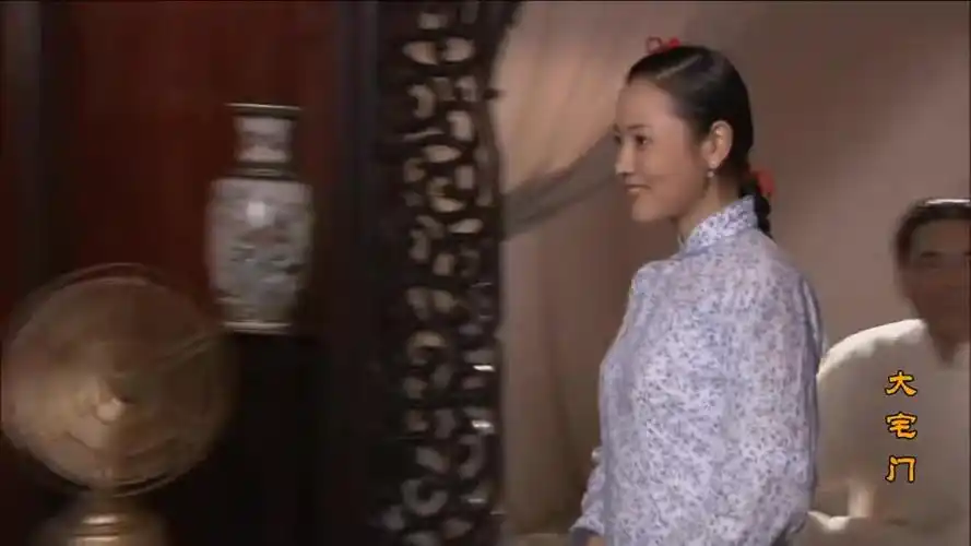 大宅门:槐花直接忽视九红,九红十分生气,说槐花没大没小的