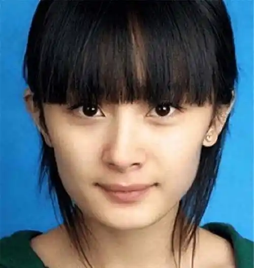 图片来源:微博图片来源:微博@杨幂女星「证件照」:《去有风的地方》