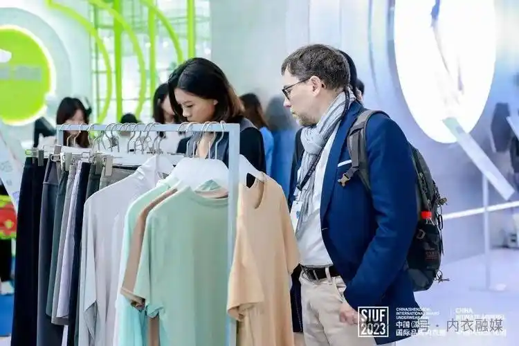 义乌,诸暨,长乐,青岛,嘉兴,东莞,宜山,盐步,晋江,河北等为代表的内衣