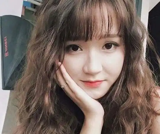 2020年给圆脸女生准备的流行发型