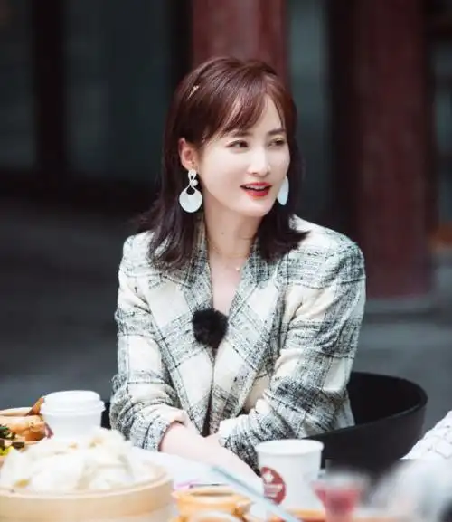 46岁蒋勤勤,43岁刘涛,俩人同框素颜照曝光,网友:差距一目了然