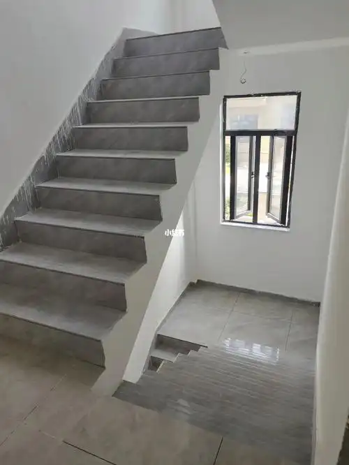 瓷砖楼梯踏步侧面