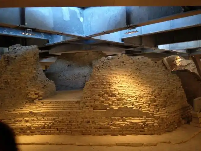 这是雷峰塔的遗址