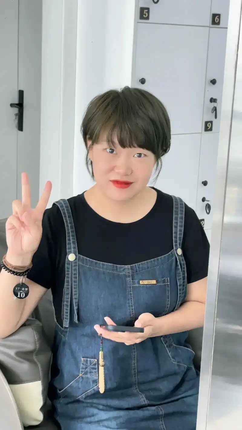 减龄蓬松的短发发型推荐适合圆脸方脸短发.