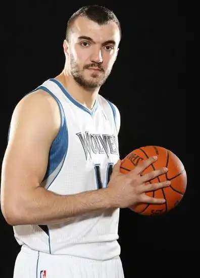 图文明尼苏达森林狼新赛季媒体日佩科维奇亮相