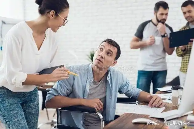 公司老板天天不安排工作重要事不让参与且不闻不问被边缘化了