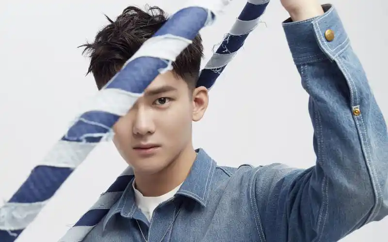 熊梓淇帅气养眼写真桌面壁纸