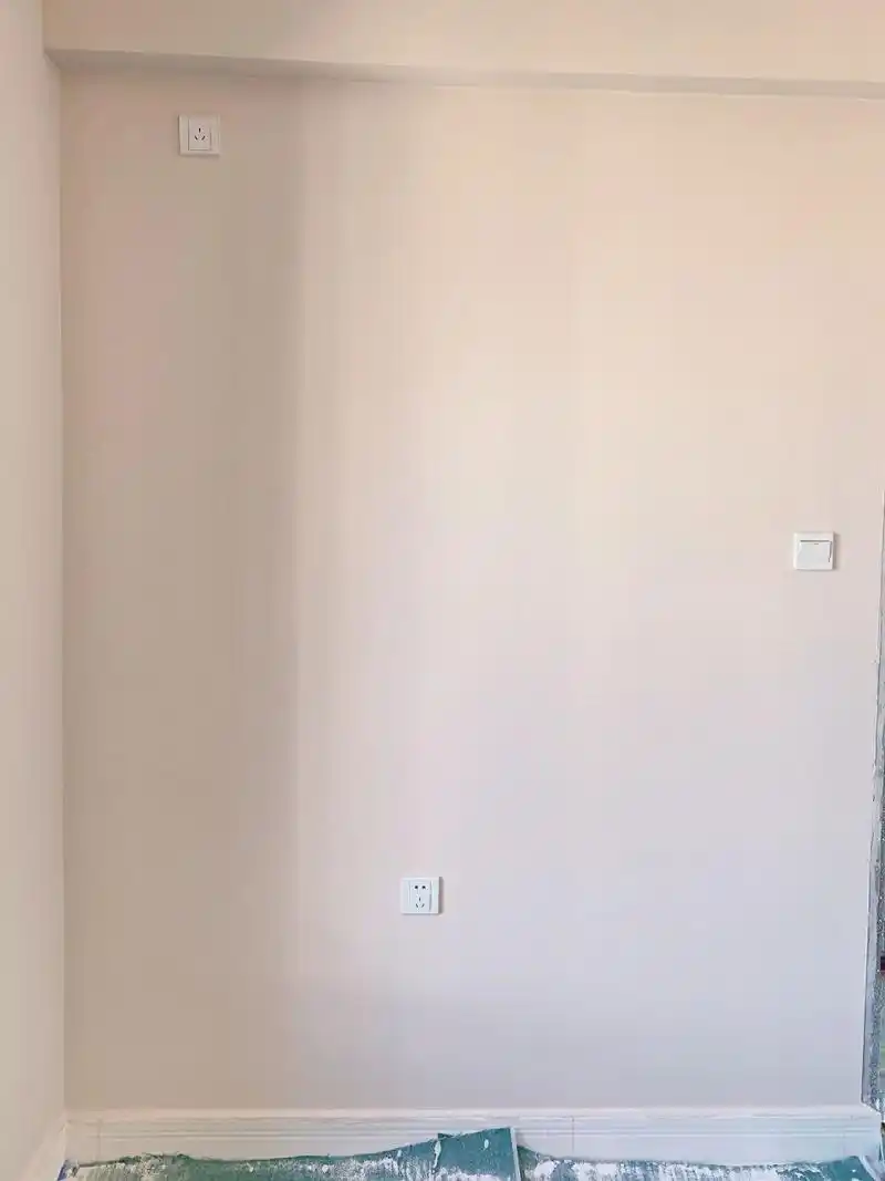 奶咖色的一点事 如果你准备刷墙,如果你准备选立邦奶咖色,请慎重考虑.