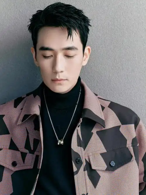 朱一龙周一秋日暖阳大片