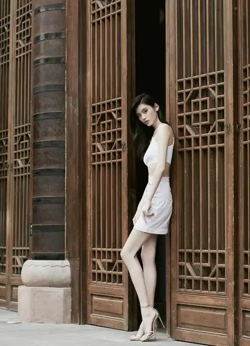 女明星究竟有多瘦?乔欣,郑爽大小腿一样细,杨颖排骨根根分