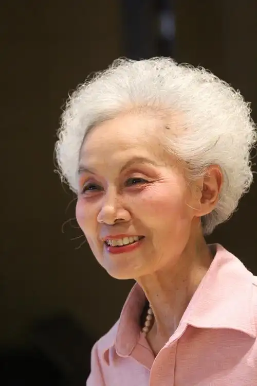 八十六岁老人在庆生会上,我拍摄了这幅.