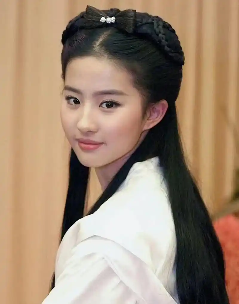 刘亦菲小龙女定妆照