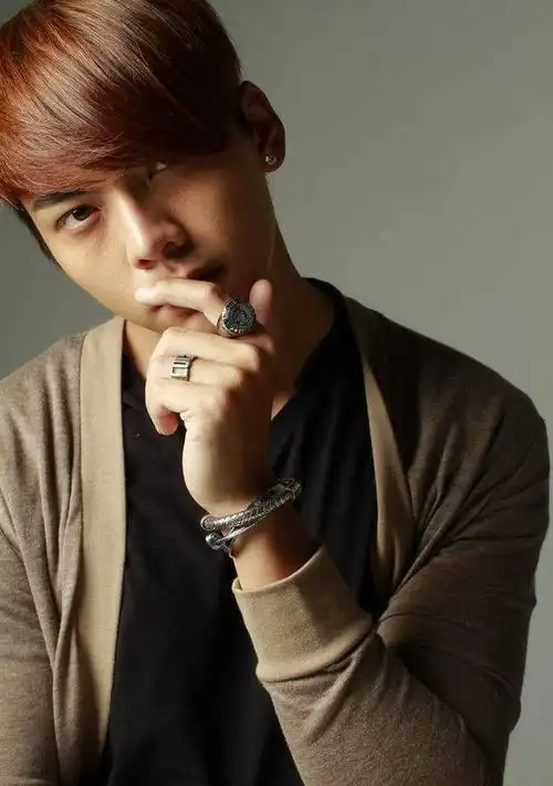 盘点陈伟霆帅气的八款发型,每一款都帅到爆炸!喜欢的朋友了解下