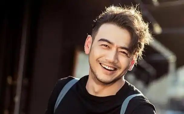 已经写好离婚协议,财产都归妻子的杨烁,已经走上了另一条大道