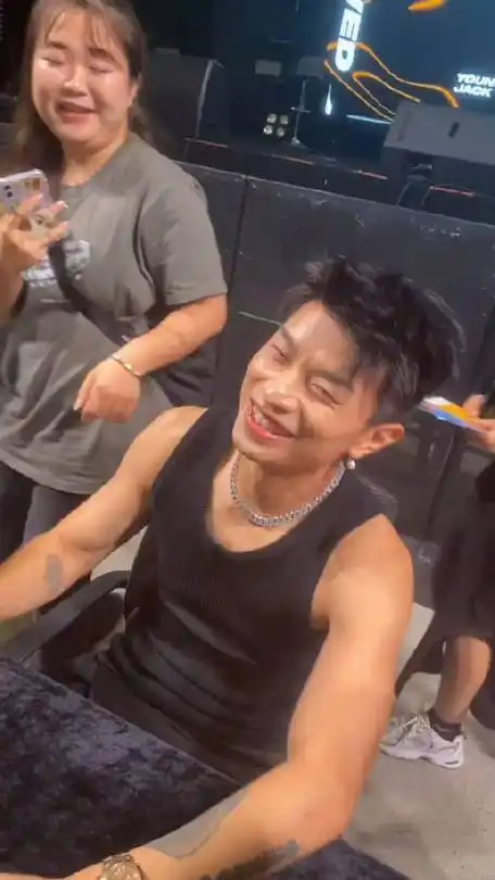 别信会唱情歌的rapper    #满舒克前女友回应##满舒克#王春天v的微博