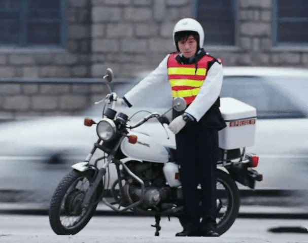 周星驰多次用代号"9527"到底是什么梗?让粤语告诉你