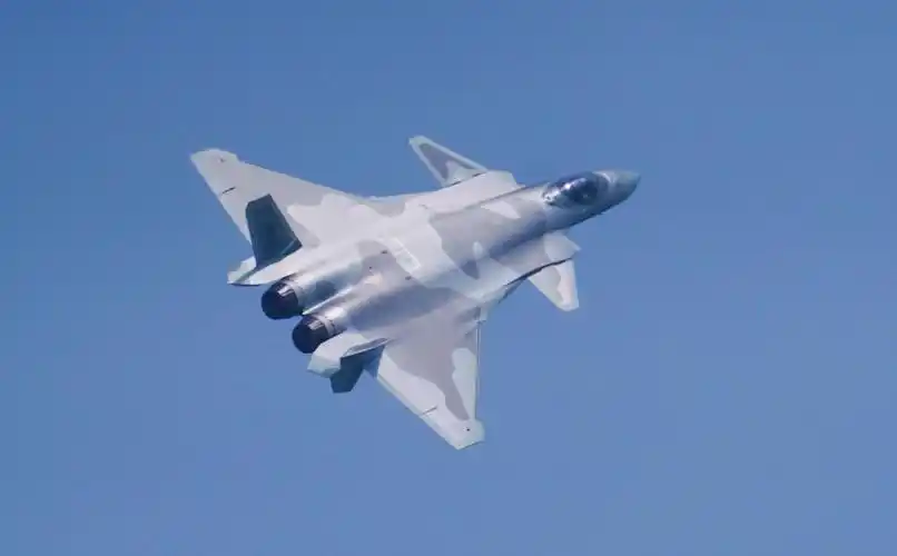 歼20高清大片帅出天际