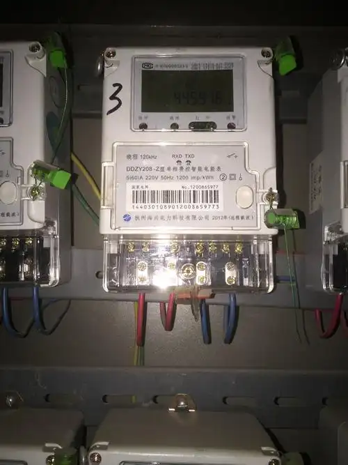 哪位大神知道这种电表怎么按啊?家里灯突然都灭了!急急急!