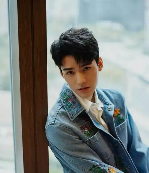 小八卦:杨洋,龚俊,杨子姗,张雨绮,张婧仪_燕子_团队_蓝台