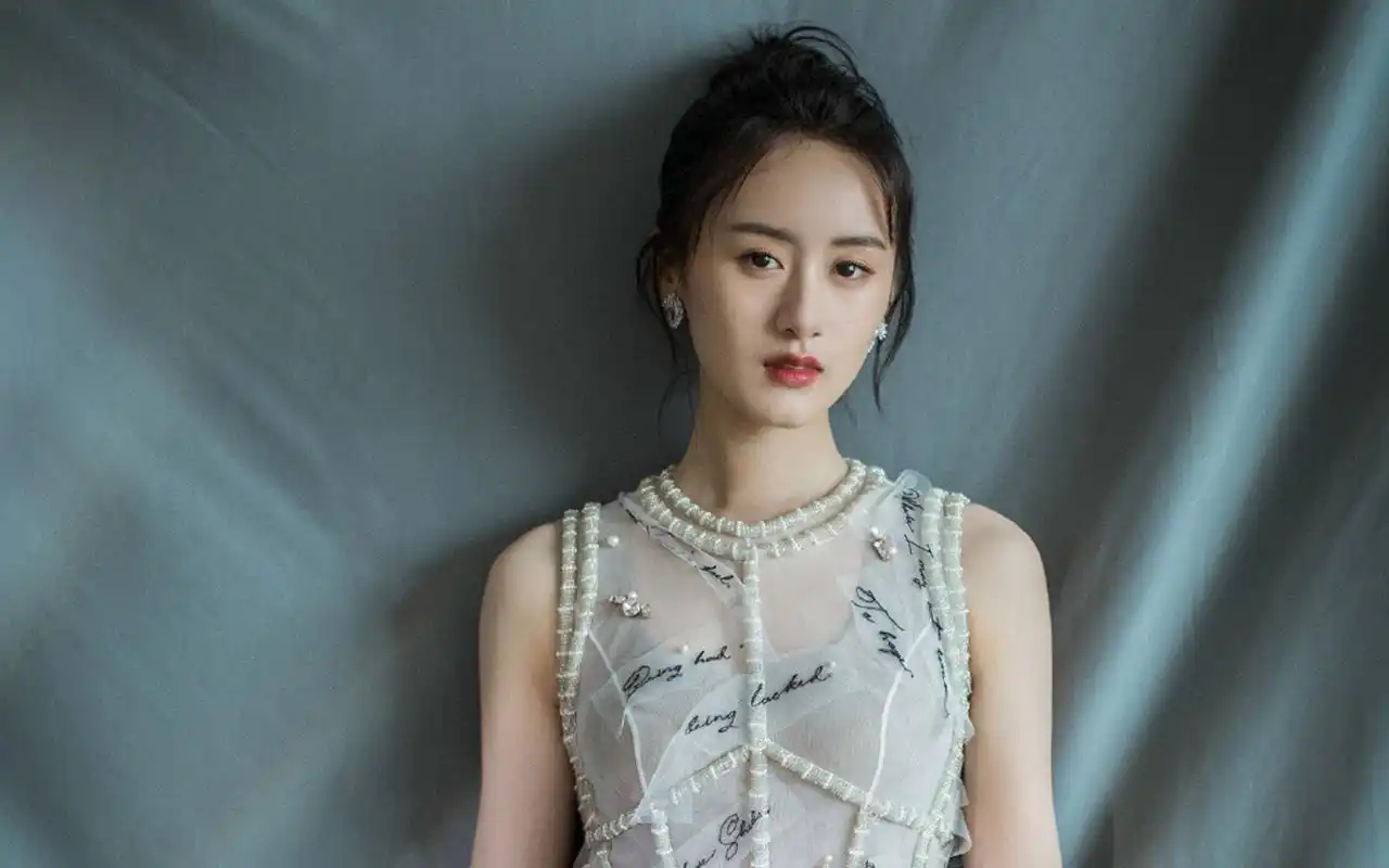 袁冰妍优雅写真图片桌面壁纸