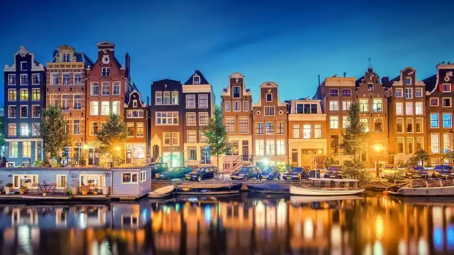 唯美意境欧美繁华建筑街道街拍桌面壁纸