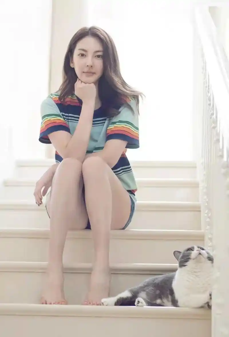 35岁张雨绮再演老师黑长直造型太惊艳了网友梦回长江七号