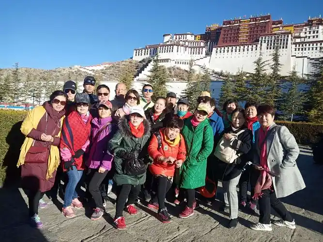 户外休闲旅游俱乐部,西藏之旅《四组》《二》友友们布达拉宫合影留念!