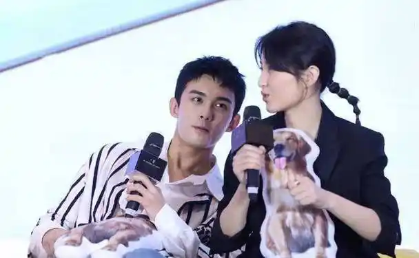 《亲爱的客栈3》吴磊蒋依依对视好甜,终于等到磊依cp的售后_张雪迎_中