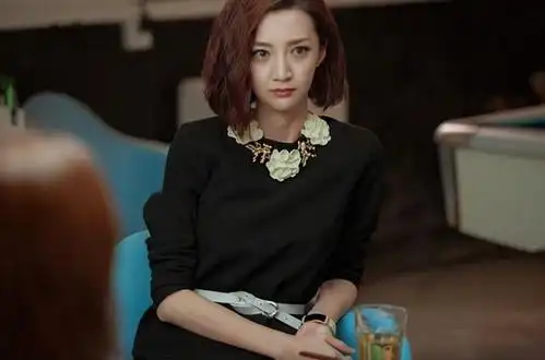 她是成龙干女儿,被疼爱超吴卓林,在《黑色灯塔》中成最飒检察官_郑雅