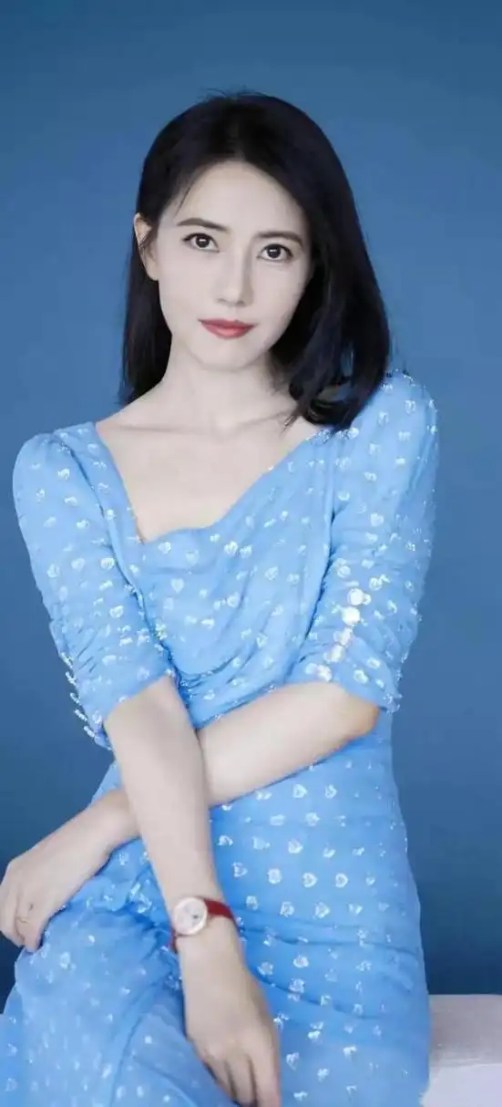 分享一组演员高圆圆的美图  感觉她属于现在很少见的大气端庄的长相