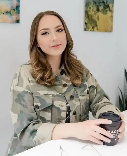 如果你是阿姆的粉丝,一定也不会忘记阿姆的前妻金(kim / kimberly