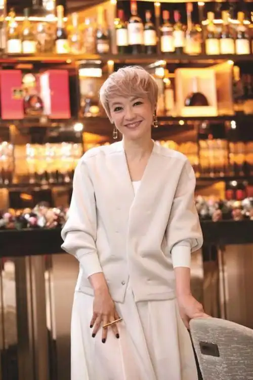 原创陈慧娴赢过梅艳芳的香港公主3段恋情皆失败56岁还未婚