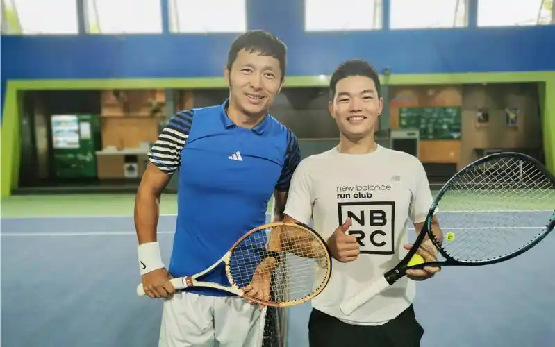 感谢网球工匠付饶 付老师给机会 我是付老师的粉丝 哈哈哈