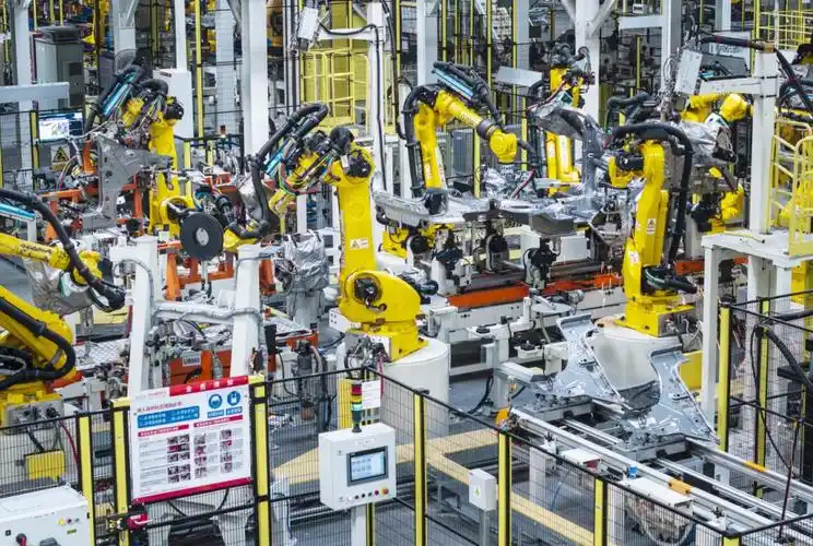 ("5g黑灯工厂"——奇瑞青岛超级工厂智能生产线.受访者/图)