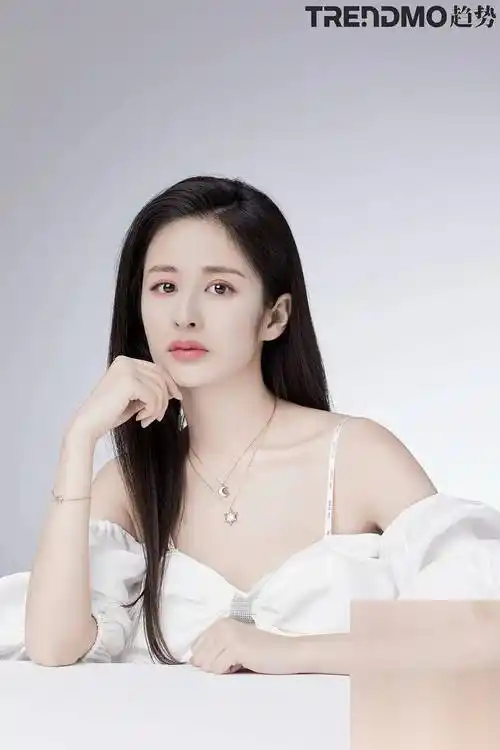 35岁颖儿,真正的人间极品尤物!她的写真展现了她无与伦比的美丽!