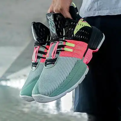 安踏要疯4代春季横扫汤普森低帮外场水泥实战篮球鞋