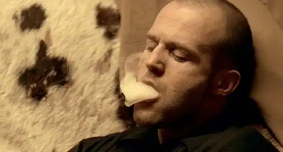 p>《两杆大烟枪》是由 a href="#">盖伊·里奇 /a>自编自导, a href=