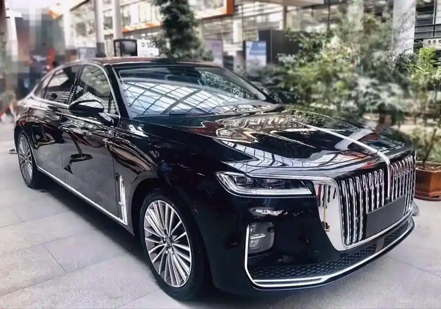 红旗h9纯黑色五座版实车首度曝光,气场比奥迪a6奔驰e级强大太多了