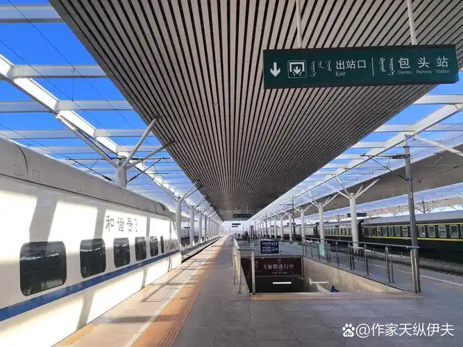 内蒙最大的两个城市呼和浩特与包头都在大青山之南,且近在迟尺,相距只