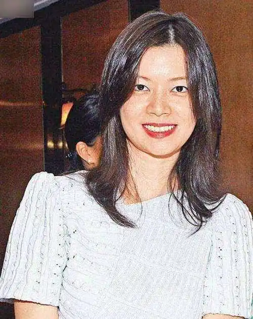 原创为周星驰鞍前马后10年分手后又追债8年于文凤究竟是为何故