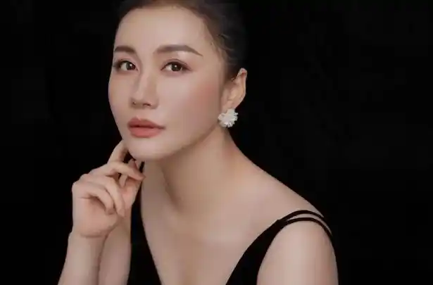 王婉娟不仅是一个古装扮相特别好的女演员,她在现代剧当很多影视作品