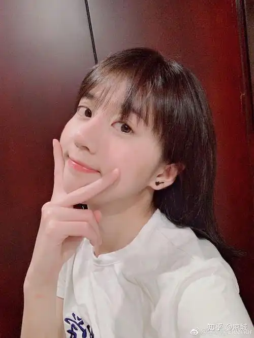 你手机里长得最好看的小姐姐照片是哪一张