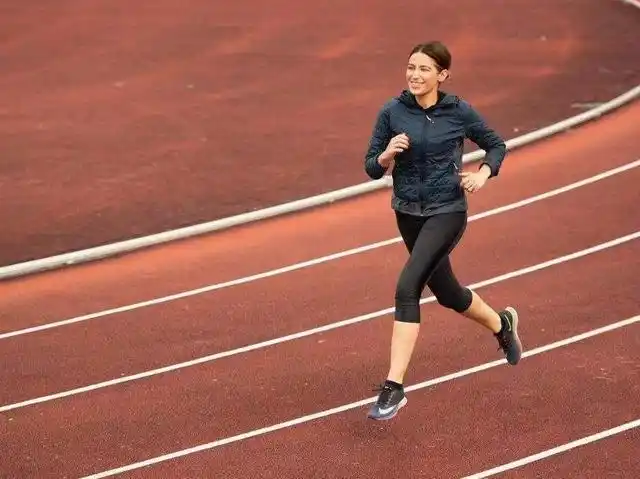 跑步是日常生活中很常见的一项运动,而且已经成为了一个全民参加的